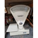 A MARSDENS WHITE ENAMEL SCALE TO WEIGH AND PRICE ITEMS UP TO 10LBS WEIGHT IN 1/4OZ DIVISIONS