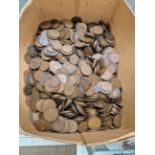 A QUANTITY OF ANTIQUE AND VINTAGE COPPER COINAGE.