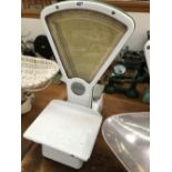 A THIRSK WHITE ENAMEL SCALES TO WEIGH AND PRICE UP TO TEN LBS IN QUARTER OZ DIVISIONS