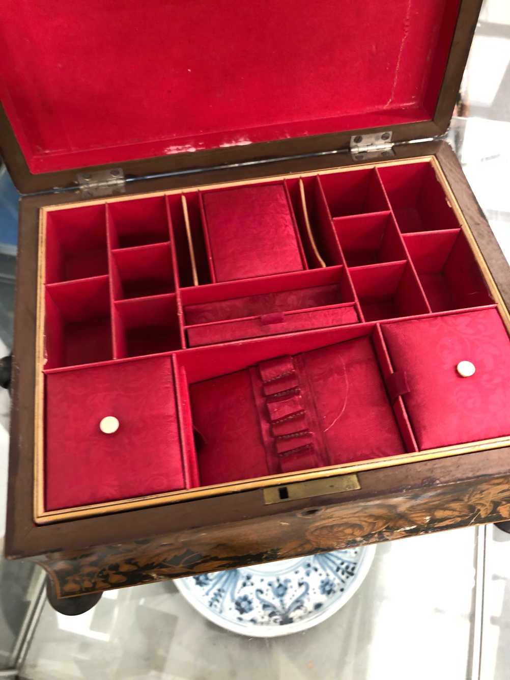 AN ANTIQUE REGENCY PEN WORK WORK BOX WITH LIFT OUT TRAY. - Image 2 of 11