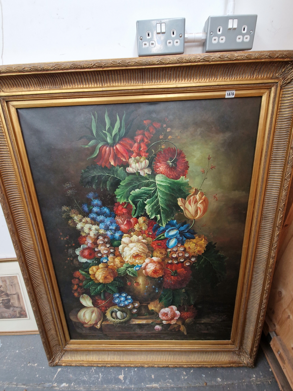 AN IMPRESSIVE DECORATIVE STILL LIFE PAINTING OF FLOWERS, OIL ON CANVAS. 121 x 91cms - Image 2 of 6