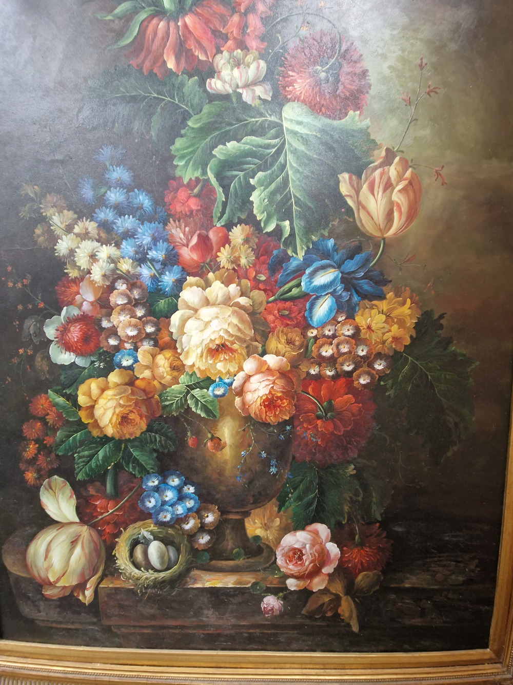 AN IMPRESSIVE DECORATIVE STILL LIFE PAINTING OF FLOWERS, OIL ON CANVAS. 121 x 91cms - Image 4 of 6