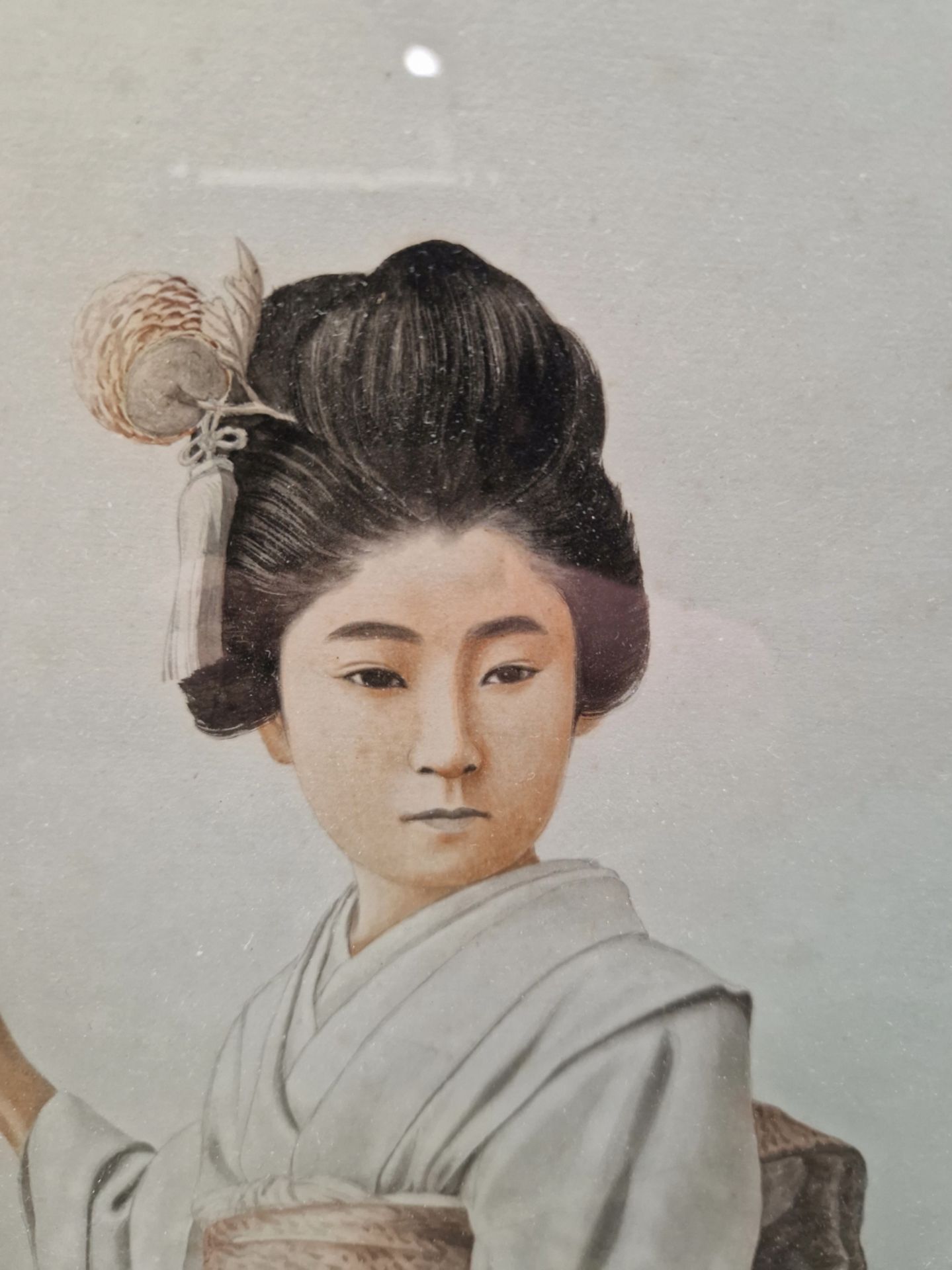 A PORTRAIT OF A JAPANESE LADY TOGETHER WITH A VINTAGE COLOUR PORTRAIT PRINT (2) - Image 3 of 7
