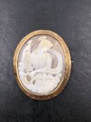 AN ANTIQUE OVAL PORTRAIT CAMEO OF A CLASSICAL MAIDEN FRAMED IN A FOLIATE CARVED BROOCH MOUNT.
