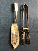 A SILVER FIDDLE PATTERN FISH SLICE BY WILLIAM ELEY, LONDON 1814, TOGETHER WITH A PAIR OF SILVER