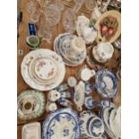 ASSORTED CHINE AND GLASS TO INCLUDE ROYAL CROWN DERBY, AYNSLEY, SPODE, MASONS ETC.