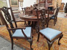 A SET OF EIGHT GOOD QUALITY GEORGIAN STYLE MAHOGANY DINING CHAIRS.