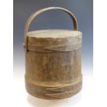 AN ANTIQUE SHAKER TYPE COOPERED FLOUR BARREL WITH ORIGINAL LID.