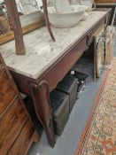 AN ANTIQUE MAHOGANY MARBLE TOP CONSOLE TABLE