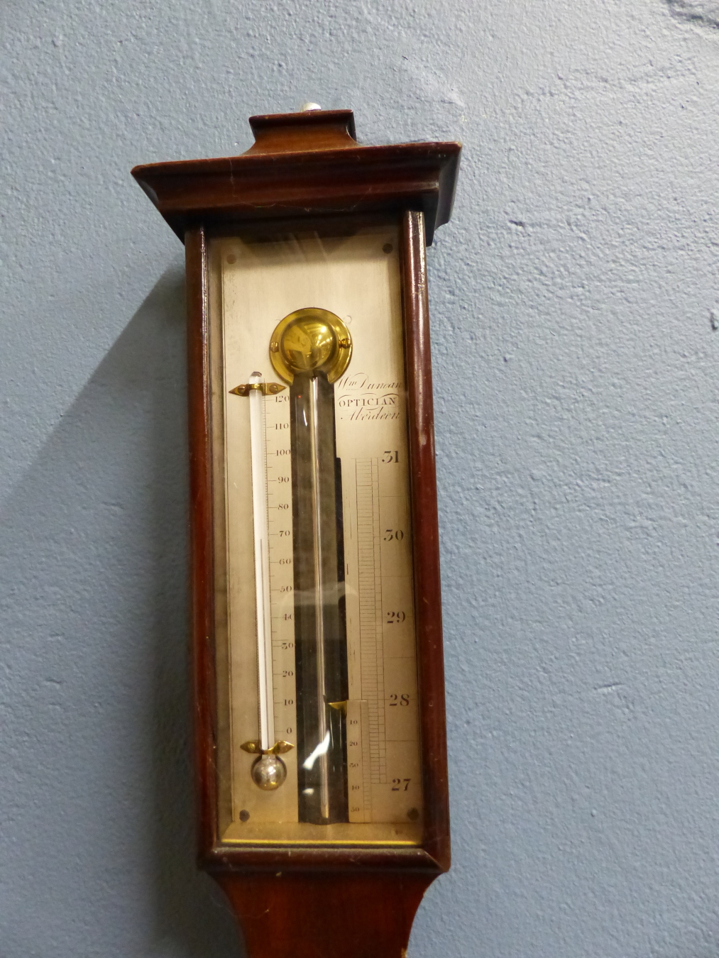 A WILLIAM DUNCAN MAHOGANY STICK BAROMETER, THE SILVERED SCALE FLANKED BY A MERCURY THERMOMETER,