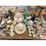 AN ART DECO TABLE LAMP, VINTAGE DOULTON AND OTHER TEA, COFFEE, DINNER WARES AND ORNAMENTS.