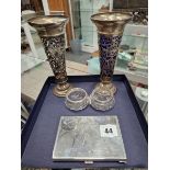 A PAIR OF HALLMARKED SILVER PIERCED VASES, A CONTINENTAL SILVER CIGARETTE CASE AND A PAIR OF
