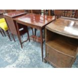 AN EDWARDIAN INLAID OCCASIONAL TABLE AND TWO BEDSIDE CABINETS.