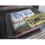 A LARGE COLLECTION OF USA LICENCE / NUMBER PLATES.