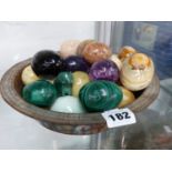 A COLLECTION OF VARIOUS HARDSTONE EGGS.