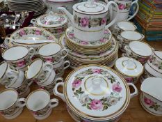 A ROYAL WORCETER ROYAL GARDEN PATTERN TEA, COFFEE AND DINNER SERVICE.