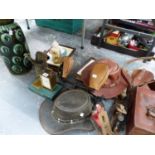 TWO LEATHER BRIMMED HATS, A MILITARY BREN GUN MAGAZINE CARRIER, A CLOCK, A LARGE VASE ETC. (QTY).