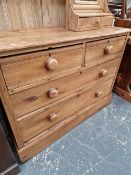 AN EDWARDIAN PINE FOUR DRAWER CHEST.