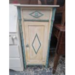 A ANTIQUE PAINTED BEDSIDE CABINET WITH MARBLE TOP.