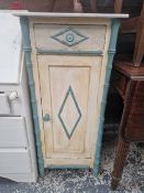 A ANTIQUE PAINTED BEDSIDE CABINET WITH MARBLE TOP.