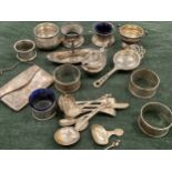 A GROUP OF HALLMARKED AND OTHER SILVER WARES TO INCLUDE CRUETS, NAPKIN RINGS, SPOONS, A CHATALAINE