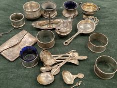 A GROUP OF HALLMARKED AND OTHER SILVER WARES TO INCLUDE CRUETS, NAPKIN RINGS, SPOONS, A CHATALAINE