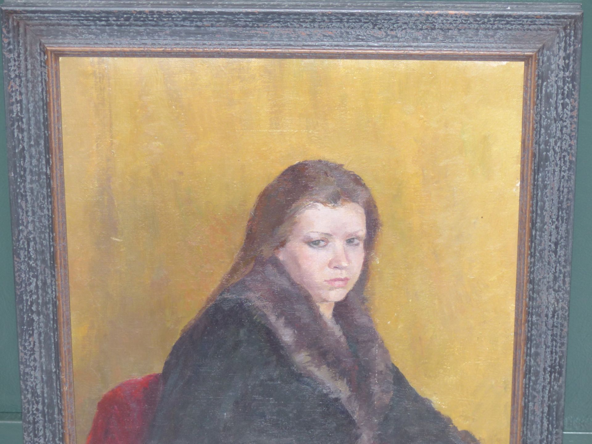 20TH CENTURY SCHOOL, PORTRAIT OF A YOUNG LADY WITH FUR COLLARED COAT, OIL ON CANVAS, 39 X 49 cm. - Image 6 of 7