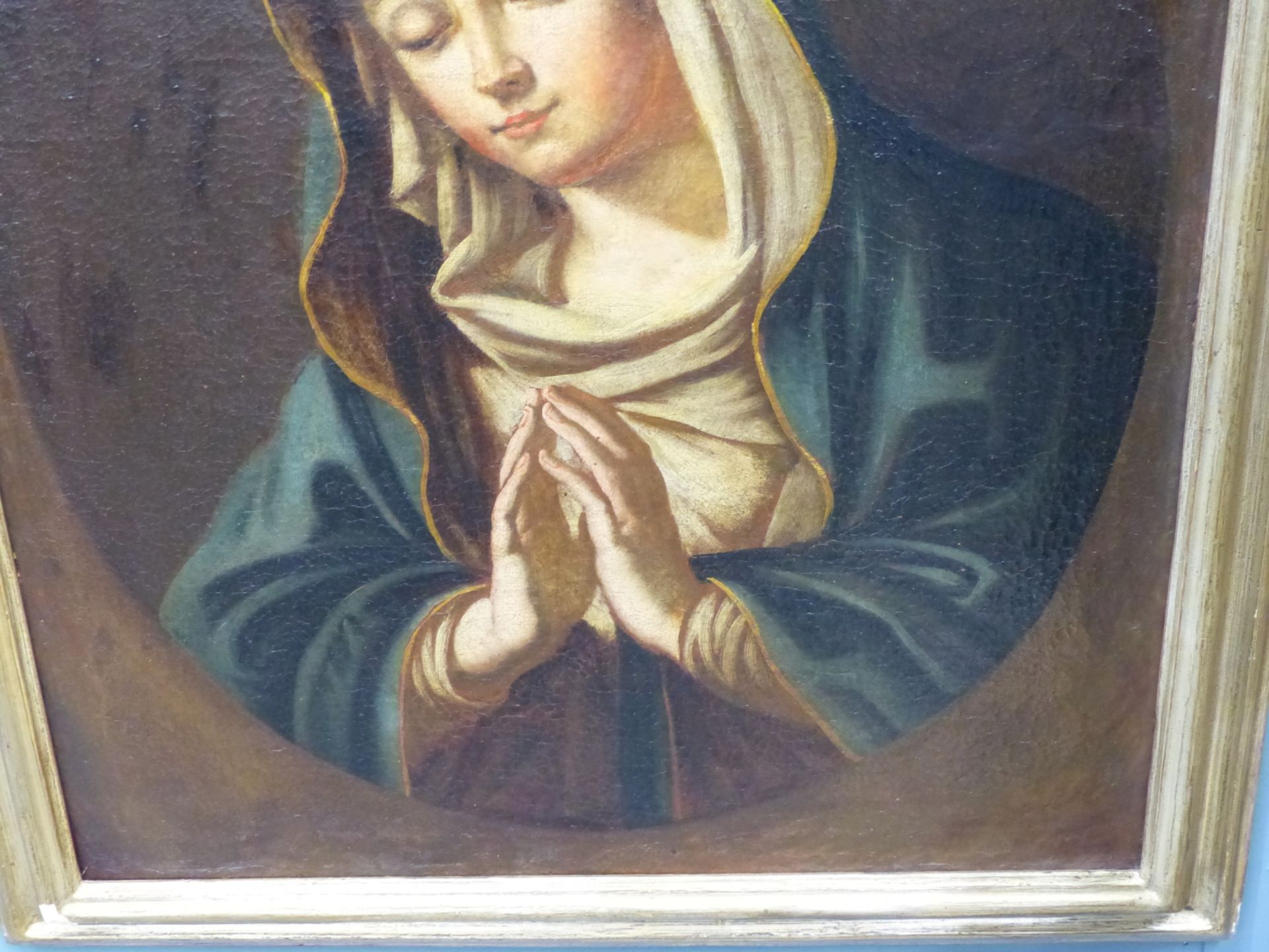 18th C. CONTINENTAL OLD MASTER SCHOOL, AN OVAL PORTRAIT OF THE MADONNA IN PRAYER ON A RECTANGULAR - Image 6 of 24