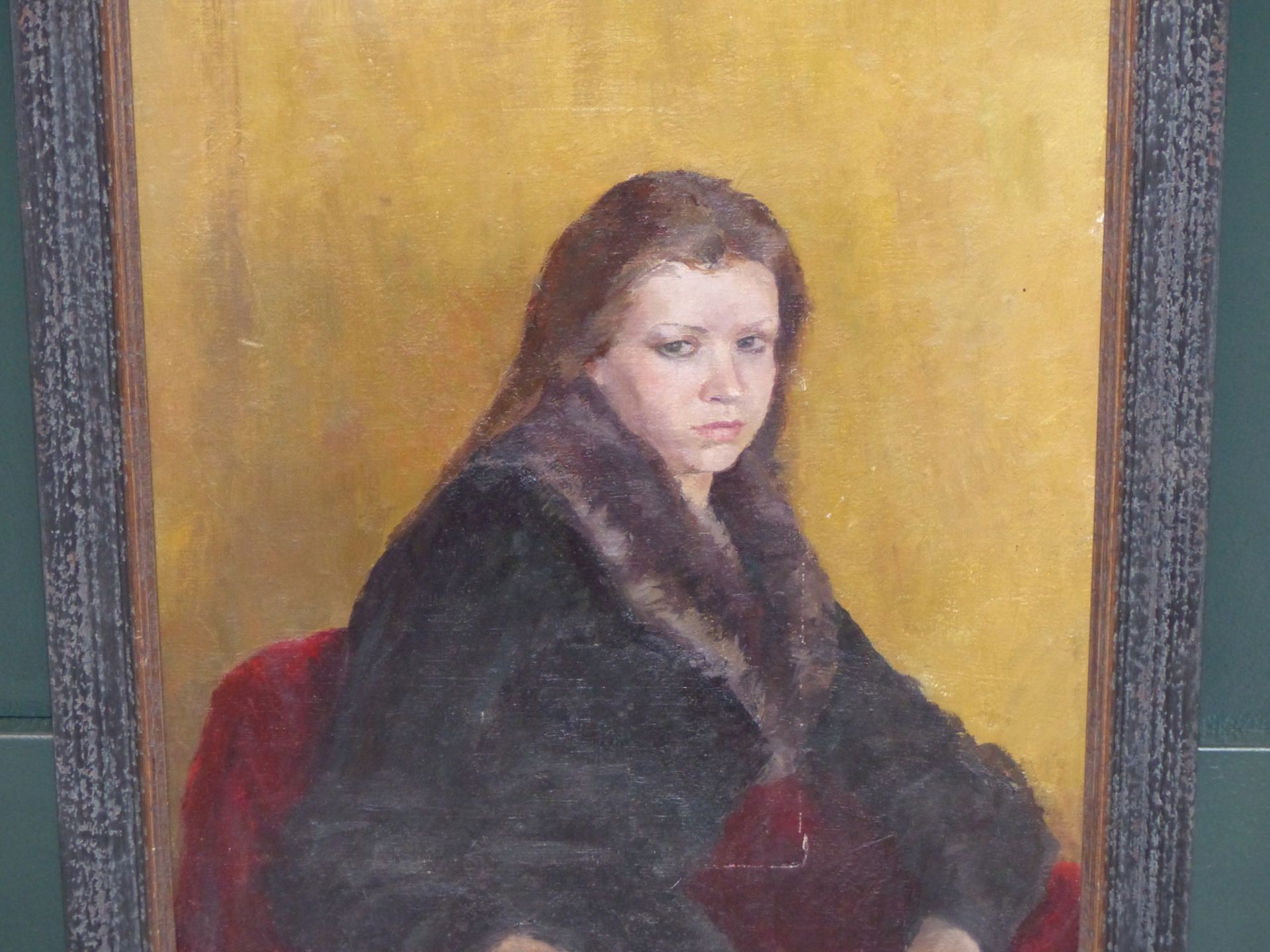 20TH CENTURY SCHOOL, PORTRAIT OF A YOUNG LADY WITH FUR COLLARED COAT, OIL ON CANVAS, 39 X 49 cm. - Image 5 of 7