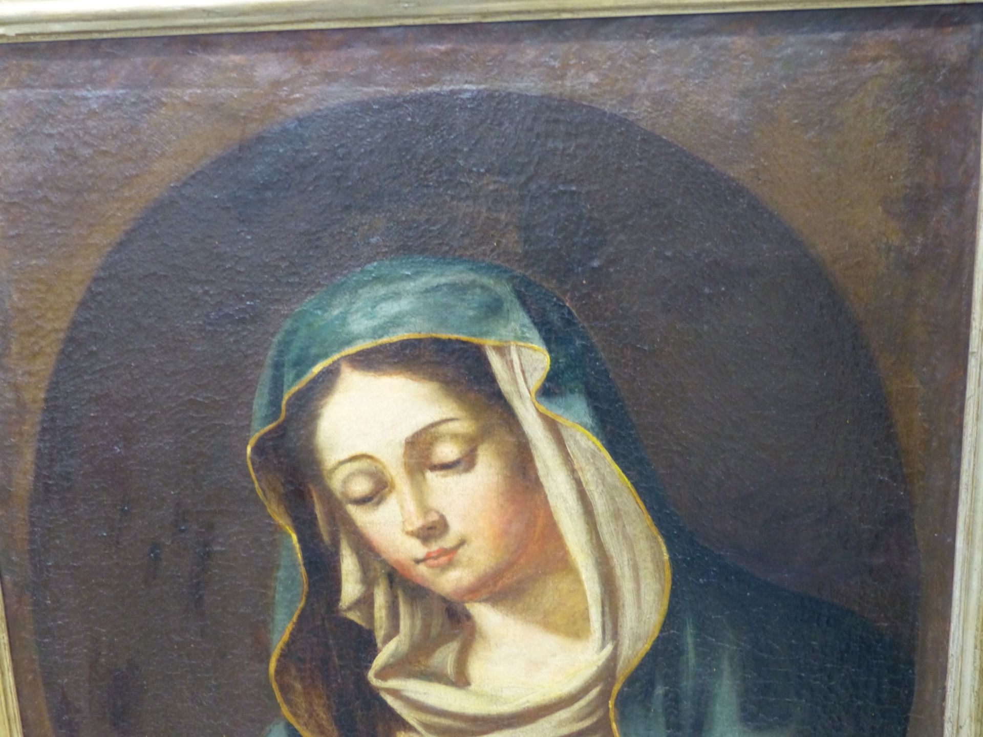 18th C. CONTINENTAL OLD MASTER SCHOOL, AN OVAL PORTRAIT OF THE MADONNA IN PRAYER ON A RECTANGULAR - Image 7 of 24