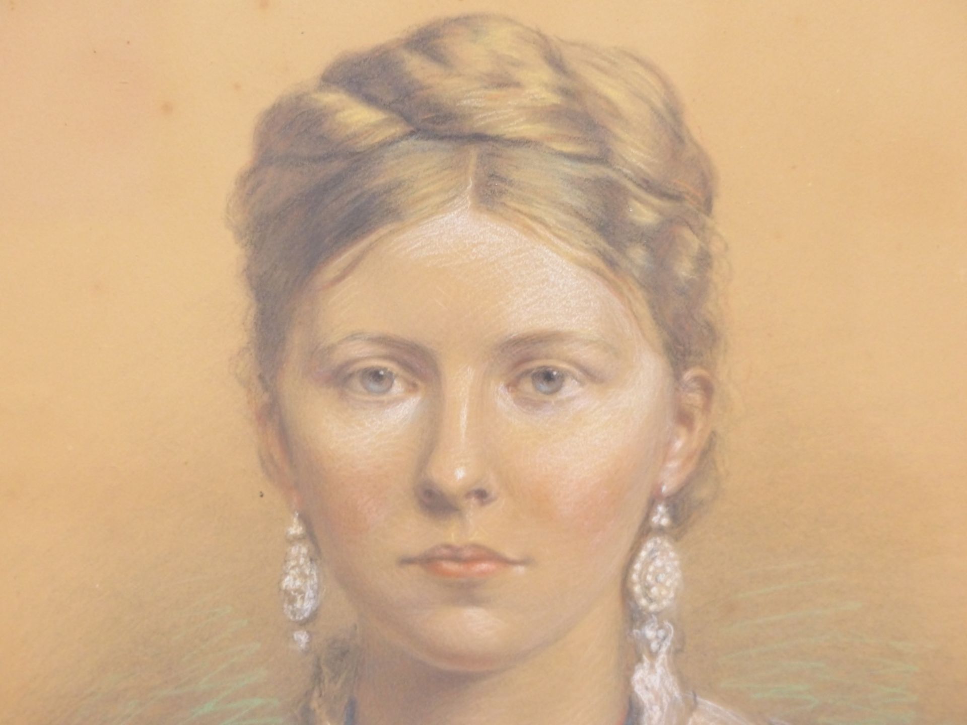 19TH CENTURY ENGLISH SCHOOL, PORTRAIT OF A LADY WITH FINE JEWELLERY, PASTEL ON PAPER. BEARS - Image 5 of 11