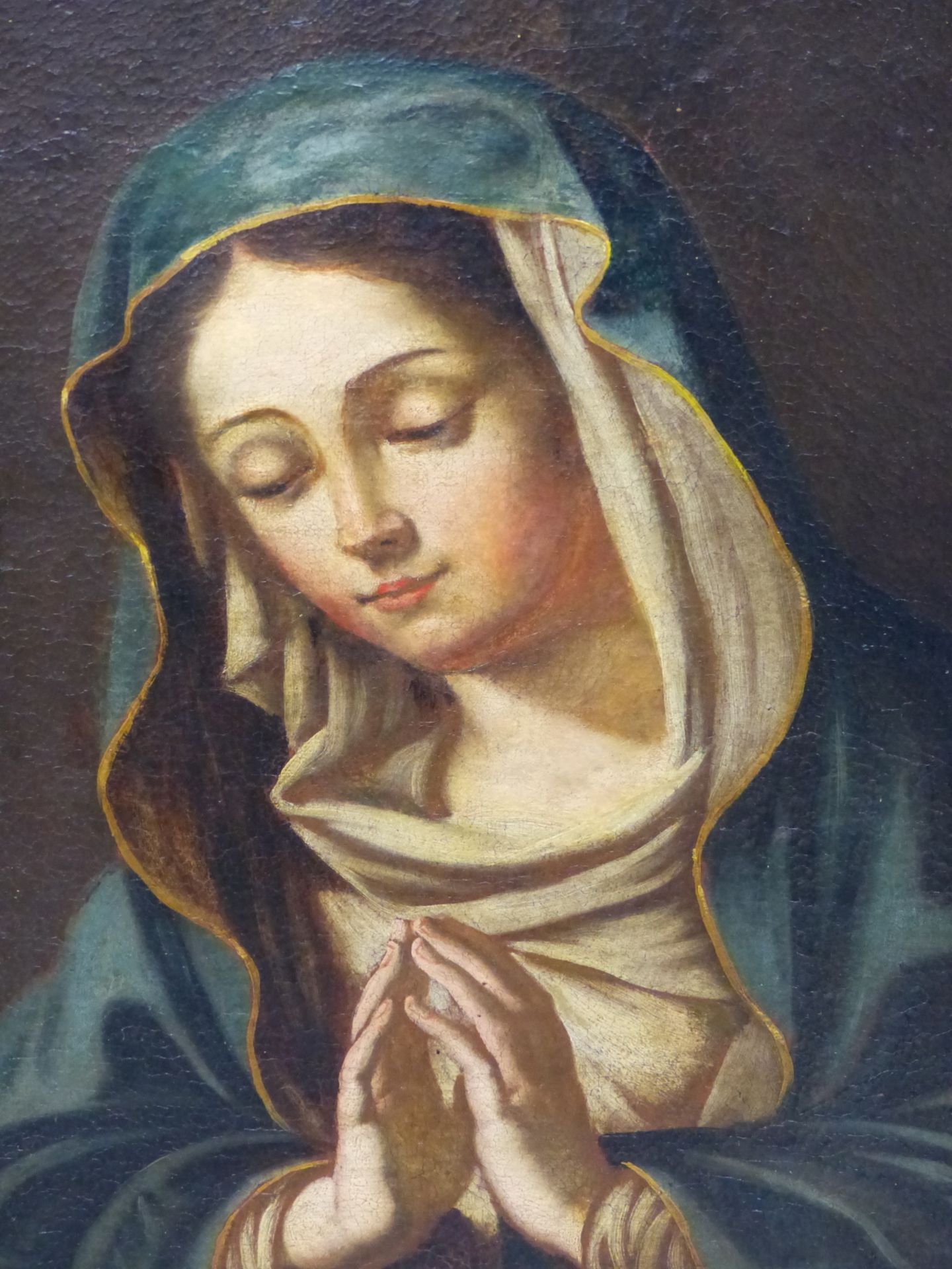 18th C. CONTINENTAL OLD MASTER SCHOOL, AN OVAL PORTRAIT OF THE MADONNA IN PRAYER ON A RECTANGULAR