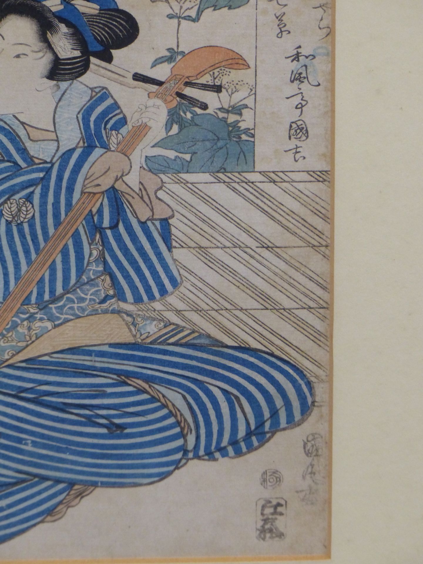 UTAGAWA KUNIMARU (EARLY 19TH CENTURY) GEISHA HOLDING A SAMISEN, COLOURED WOODBLOCK PRINT, - Image 4 of 7