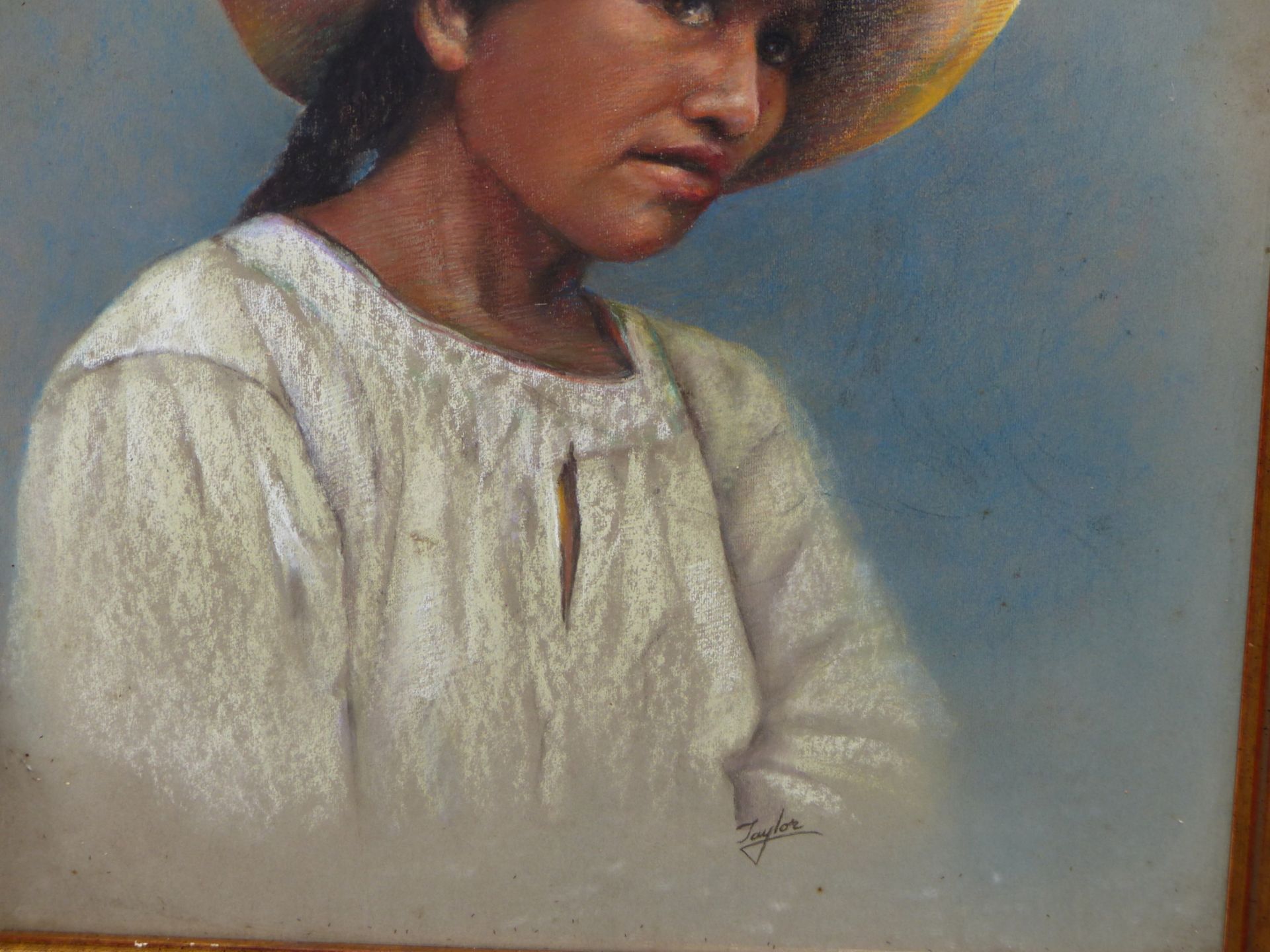 TAYLOR. (20TH CENTURY) A SOUTH AMERICAN GIRL IN HAT, PASTEL ON PAPER. 39 X 45 cm - Image 4 of 6