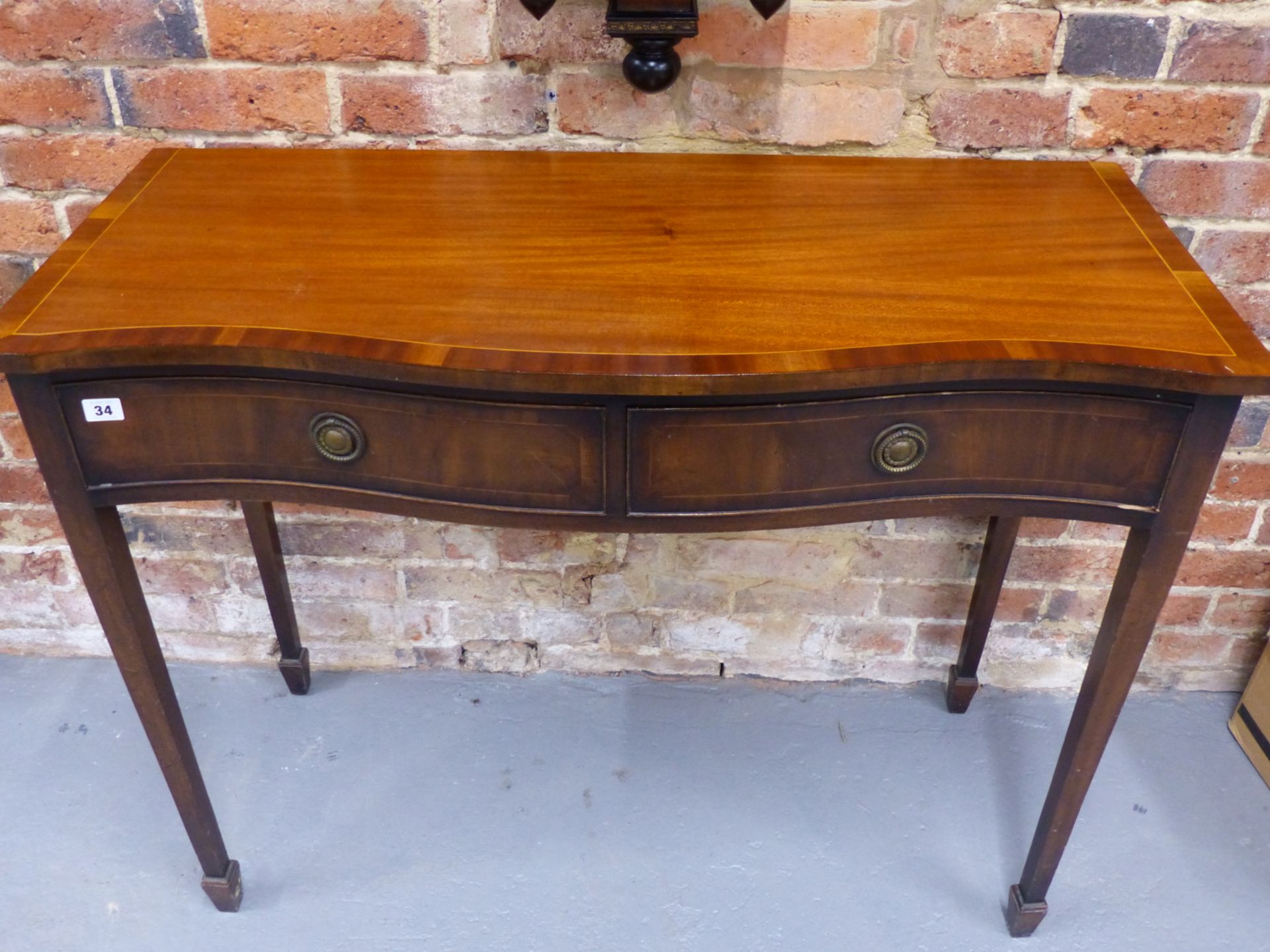 G.T RACKSTRAW , A GEORGE III STYLE MAHOGANY SERPENTINE FRONT SERVING SIDE TABLE WITH TWO DRAWERS. - Image 2 of 4