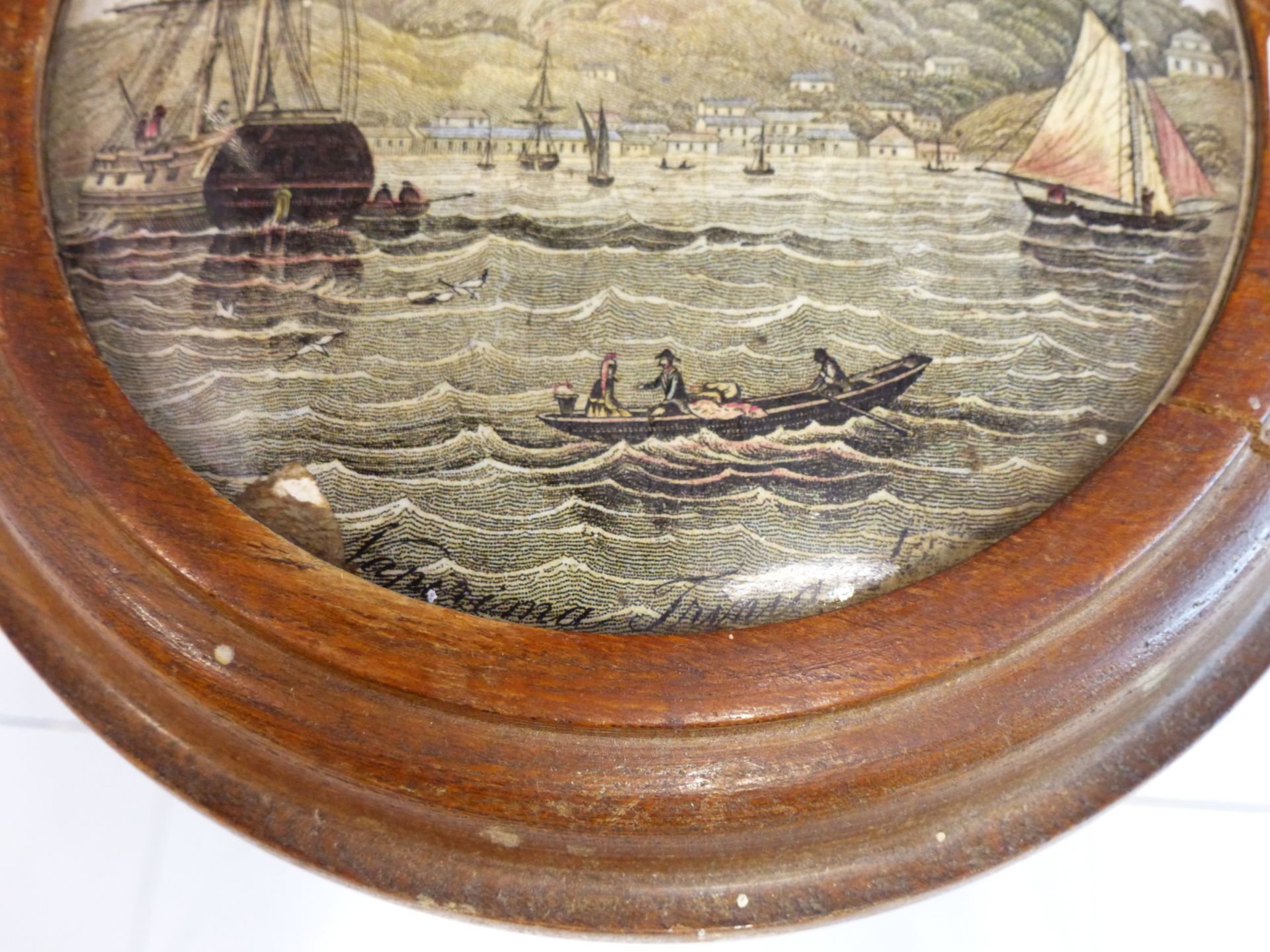 A 19TH CENTURY PRATTWARE PICTORIAL POT LID "NAPARIMA TRINIDAD" MOUNTED IN AN OAK FRAME. - Image 2 of 3