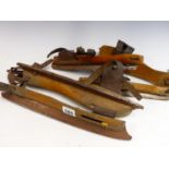 TWO PAIRS OF VINTAGE EARLY 20th CENTURY POND SKATES.