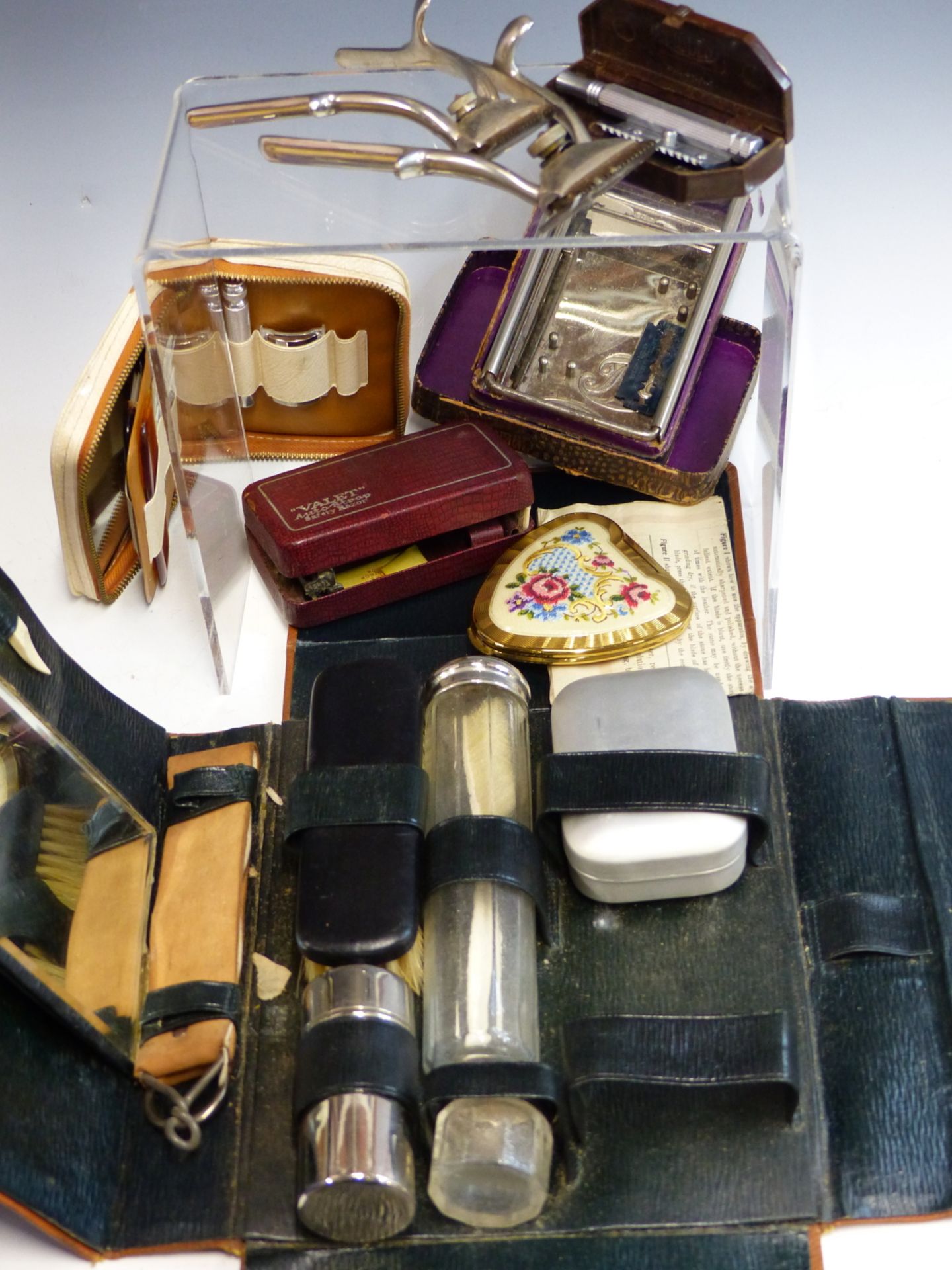 A GROUP OF VINTAGE RAZORS AND SHAVING IMPLEMENTS AND A GENTLEMAN'S VANITY CASE.