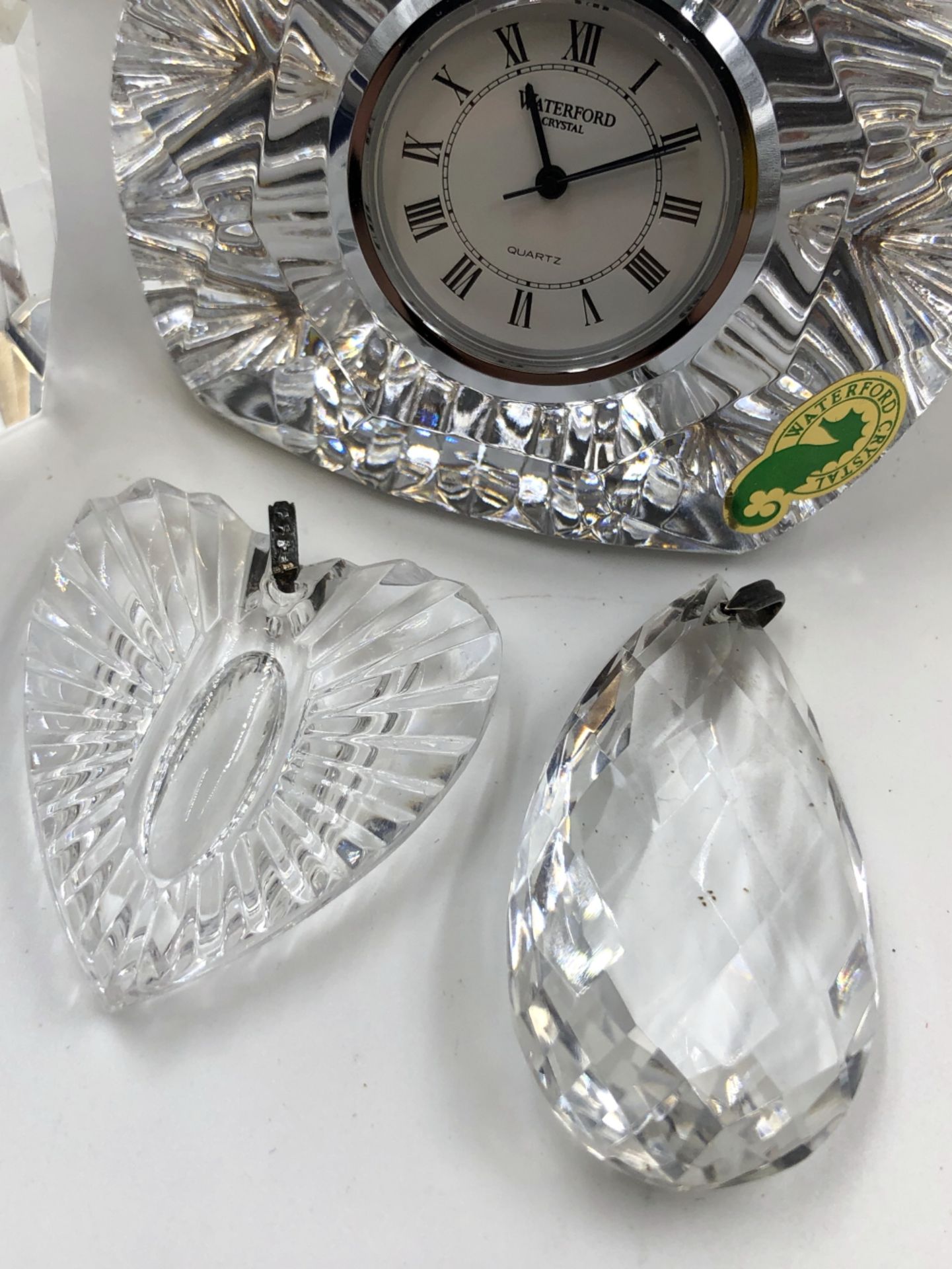 A WATERFORD CRYSTAL DESK CLOCK, A CRYSTAL HEART PENDANT AND A SIMILAR PENDANT IN A FACET CUT - Image 4 of 4