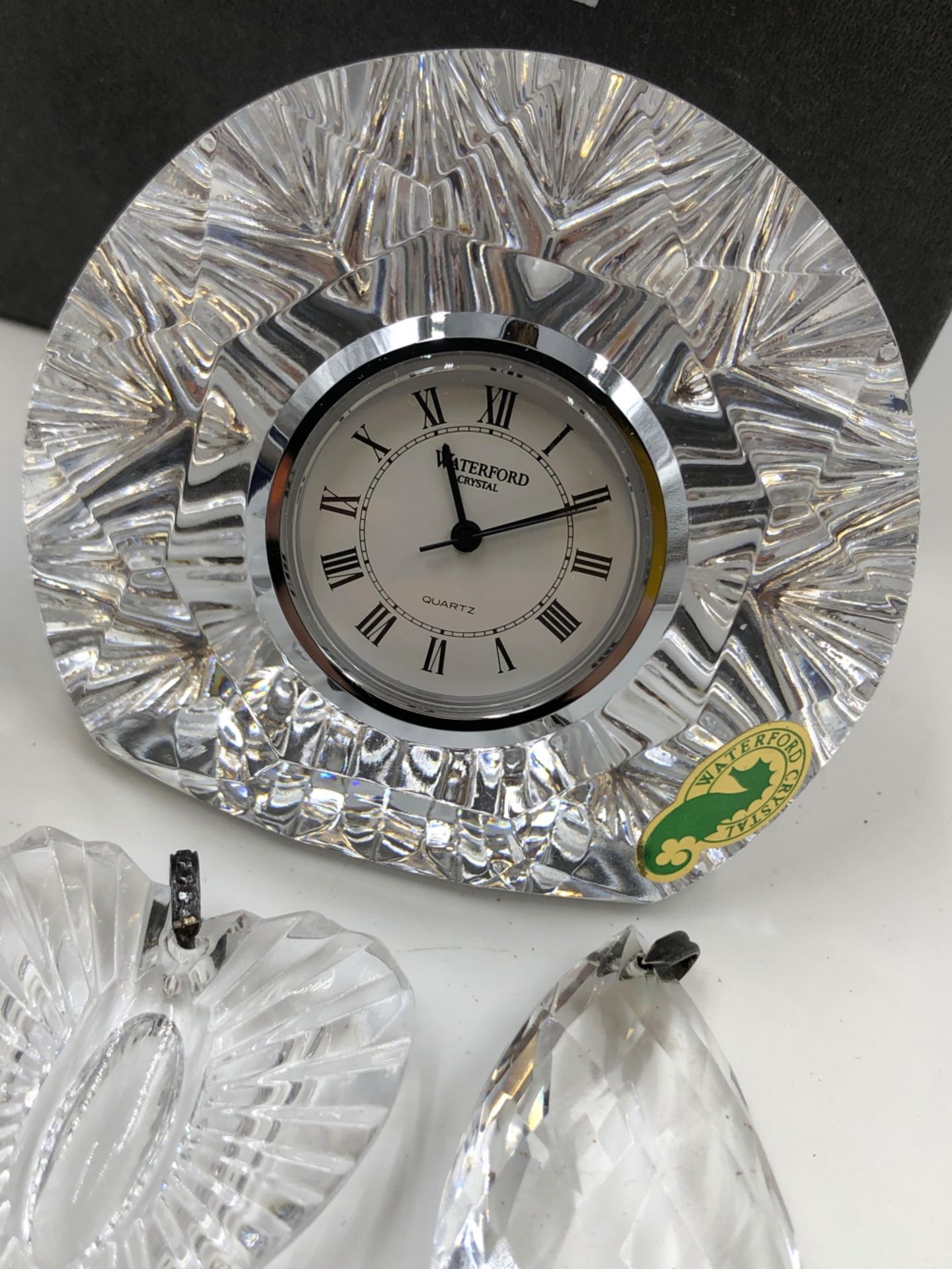 A WATERFORD CRYSTAL DESK CLOCK, A CRYSTAL HEART PENDANT AND A SIMILAR PENDANT IN A FACET CUT - Image 3 of 4