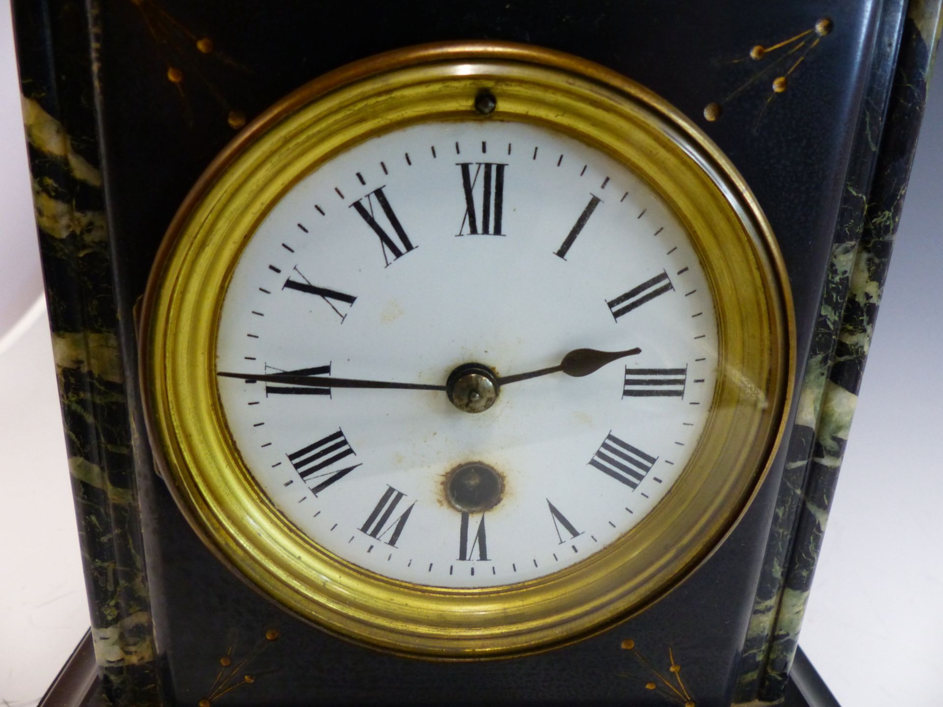 A LATE VICTORIAN BLACK SLATE AND MARBLE INLAID MANTLE CLOCK. - Image 2 of 3