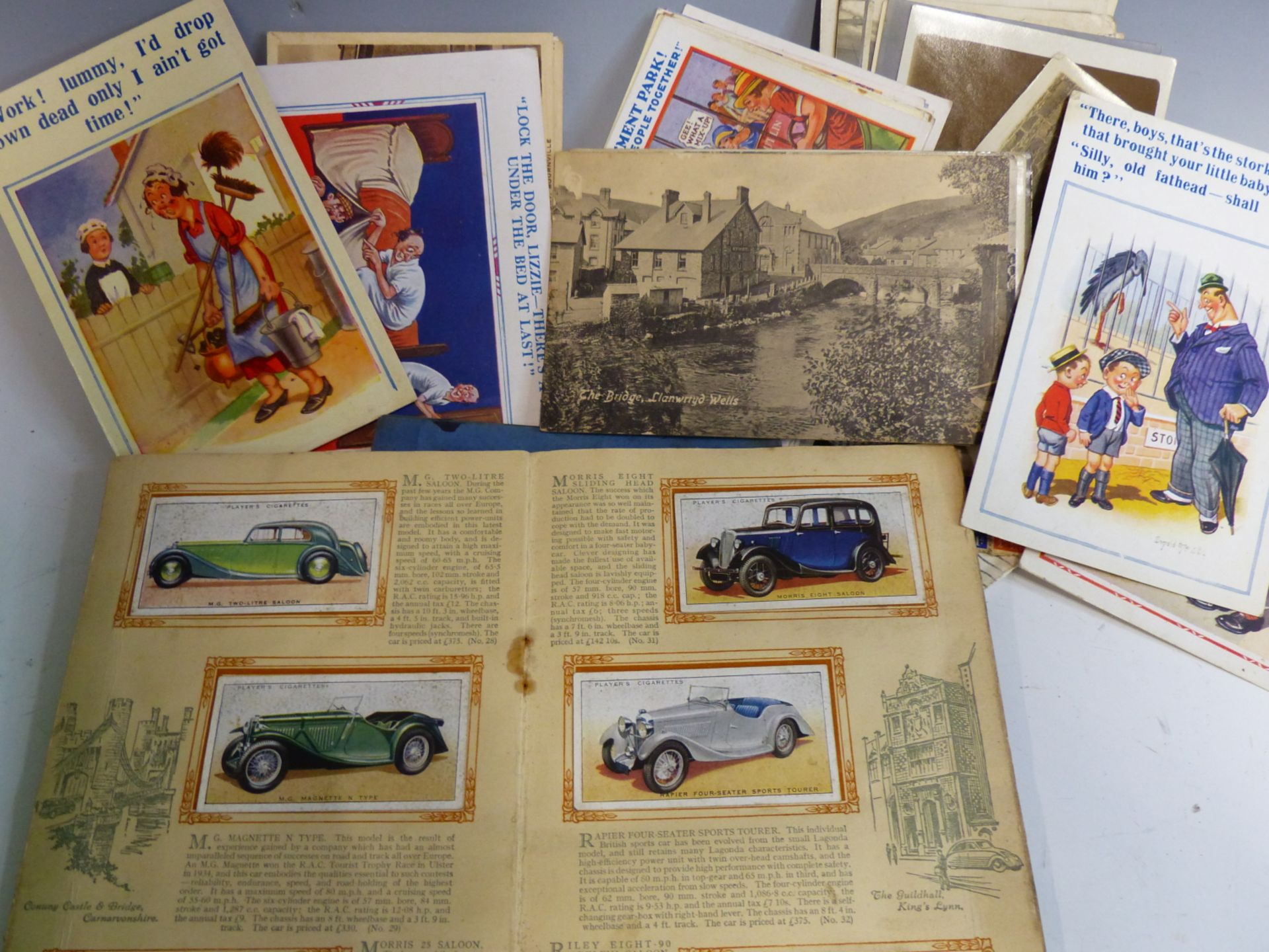 A QUANTITY OF CIGARETTE AND TEA CARDS, SOME LOOSE AND OTHERS IN ALBUMS, TOGETHER WITH VARIOUS - Bild 7 aus 8