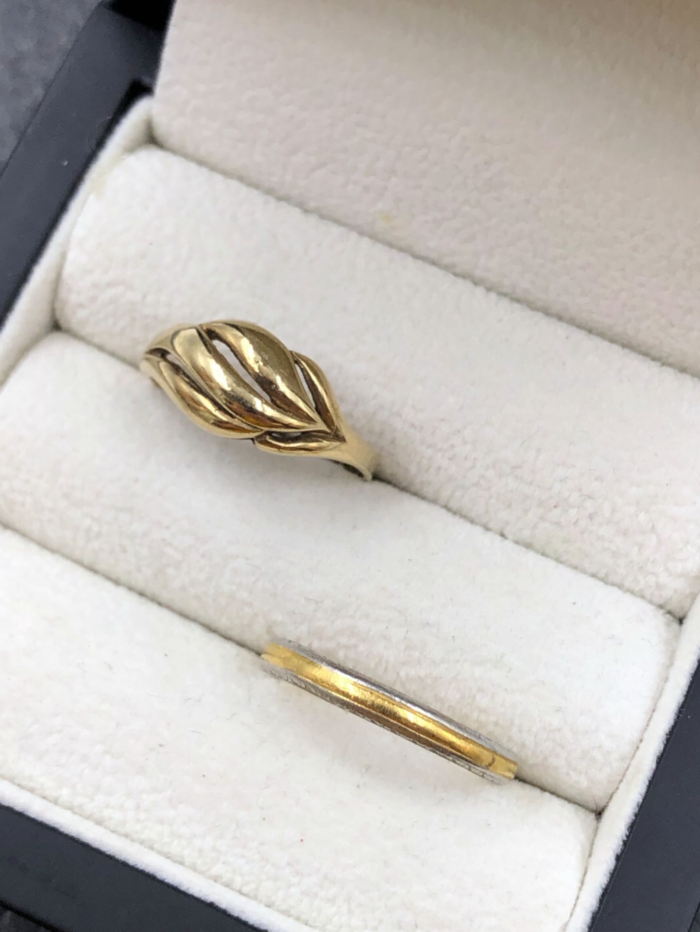 A 9ct HALLMARKED GOLD RING, FINGER SIZE O 1/2, TOGETHER WITH A 22ct AND PLATINUM HALLMARKED