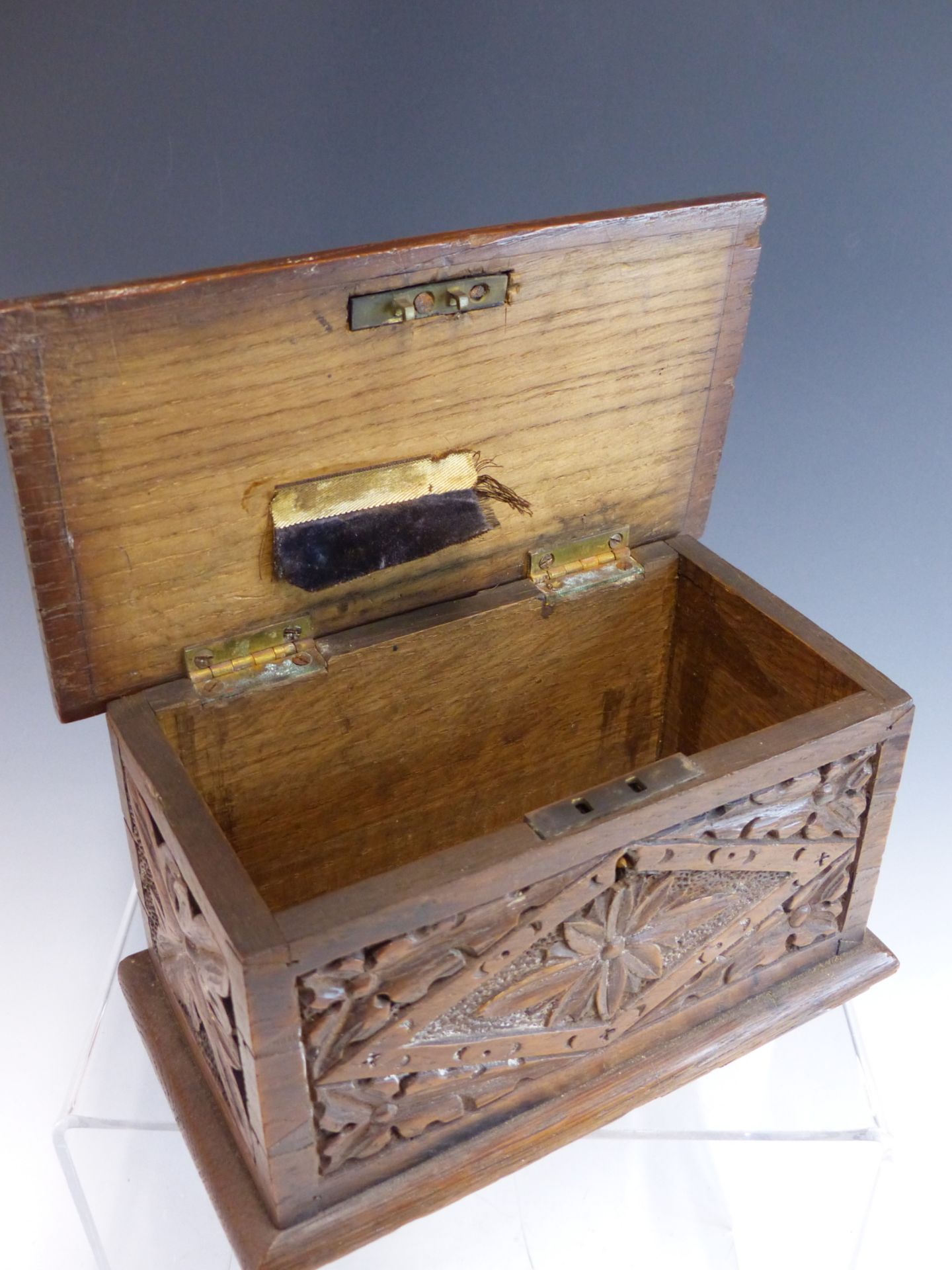 A VICTORIAN CARVED OAK MONEY CASKET, CARVED FROM BEAMS OF HMS FOUDROYANT. - Image 4 of 5