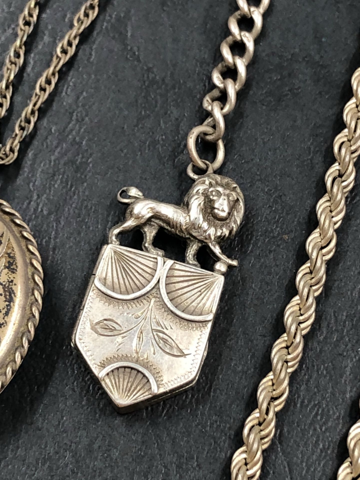 A HALLMARKED SILVER LOCKET AND CHAIN, A 925 STAMPED ROPE NECKLACE, AND A SMITH & GAMBLE VICTORIAN - Bild 2 aus 4