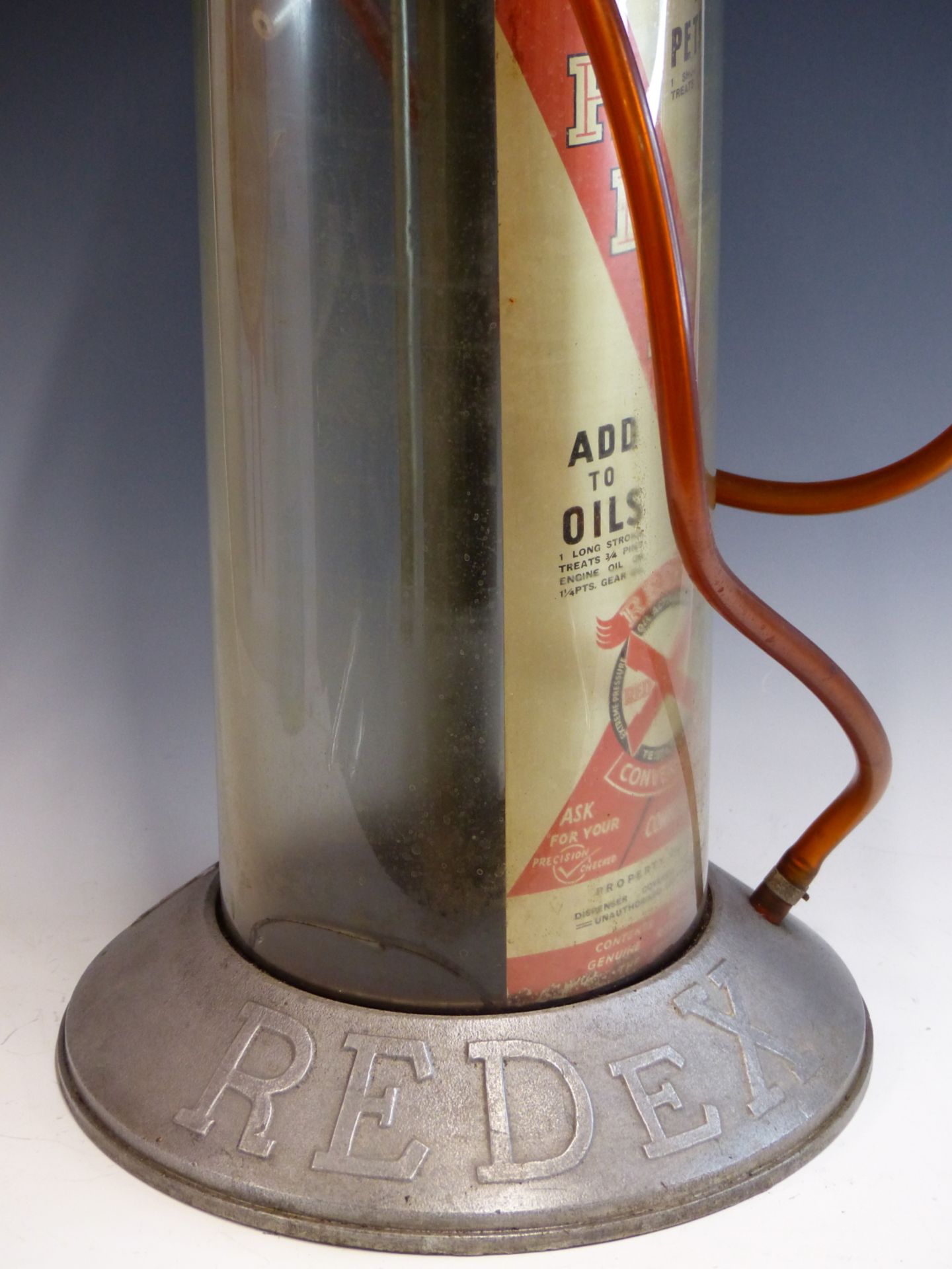 A VINTAGE REDEX OIL DISPENSER WITH ALLOY TOP AND BASE, RETAINING ITS TUBE AND NOZZLE. - Image 2 of 6