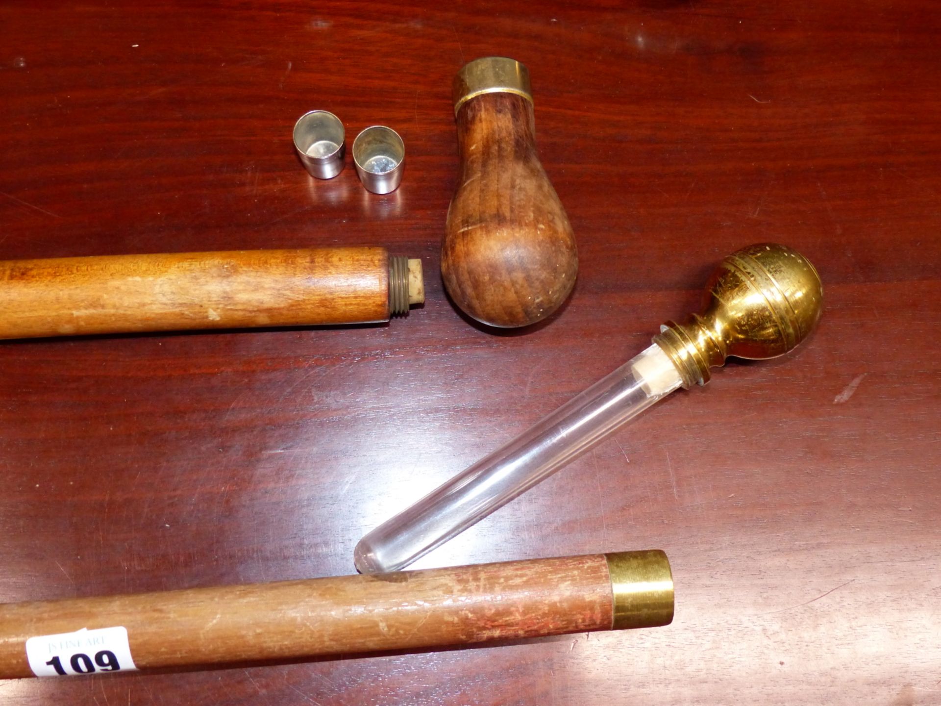 A GROUP OF WALKING STICKS TO INCLUDE TWO EXAMPLES CONTAINING CONCEALED DRINKS FLASKS, AN AFRICAN - Image 5 of 22