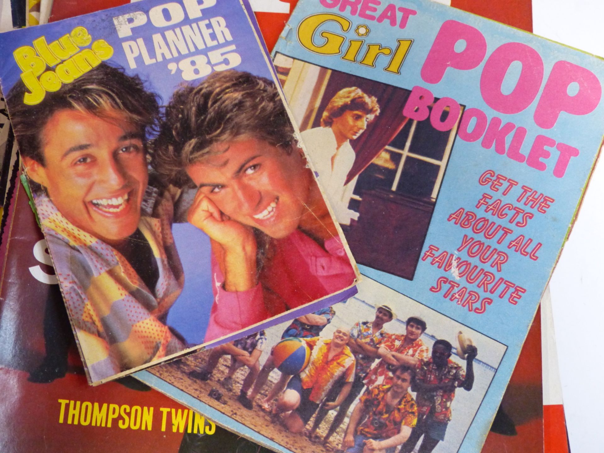 A COLLECTION OF VINTAGE 1980'S SMASH HITS MAGAZINES. - Image 4 of 4