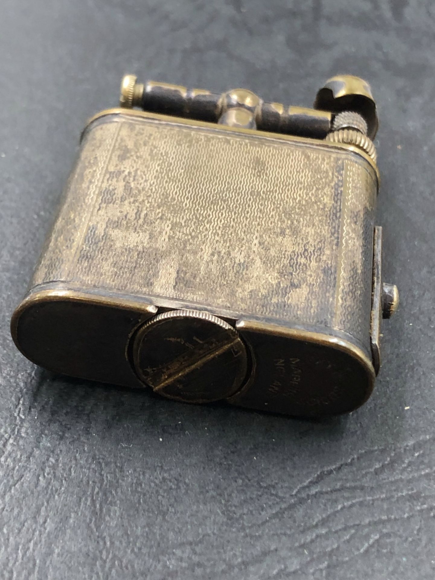 A VINTAGE DUNHILL SILVER PLATED LIGHTER WITH UNUSUAL PROJECTING WICK FEATURE. - Image 4 of 5