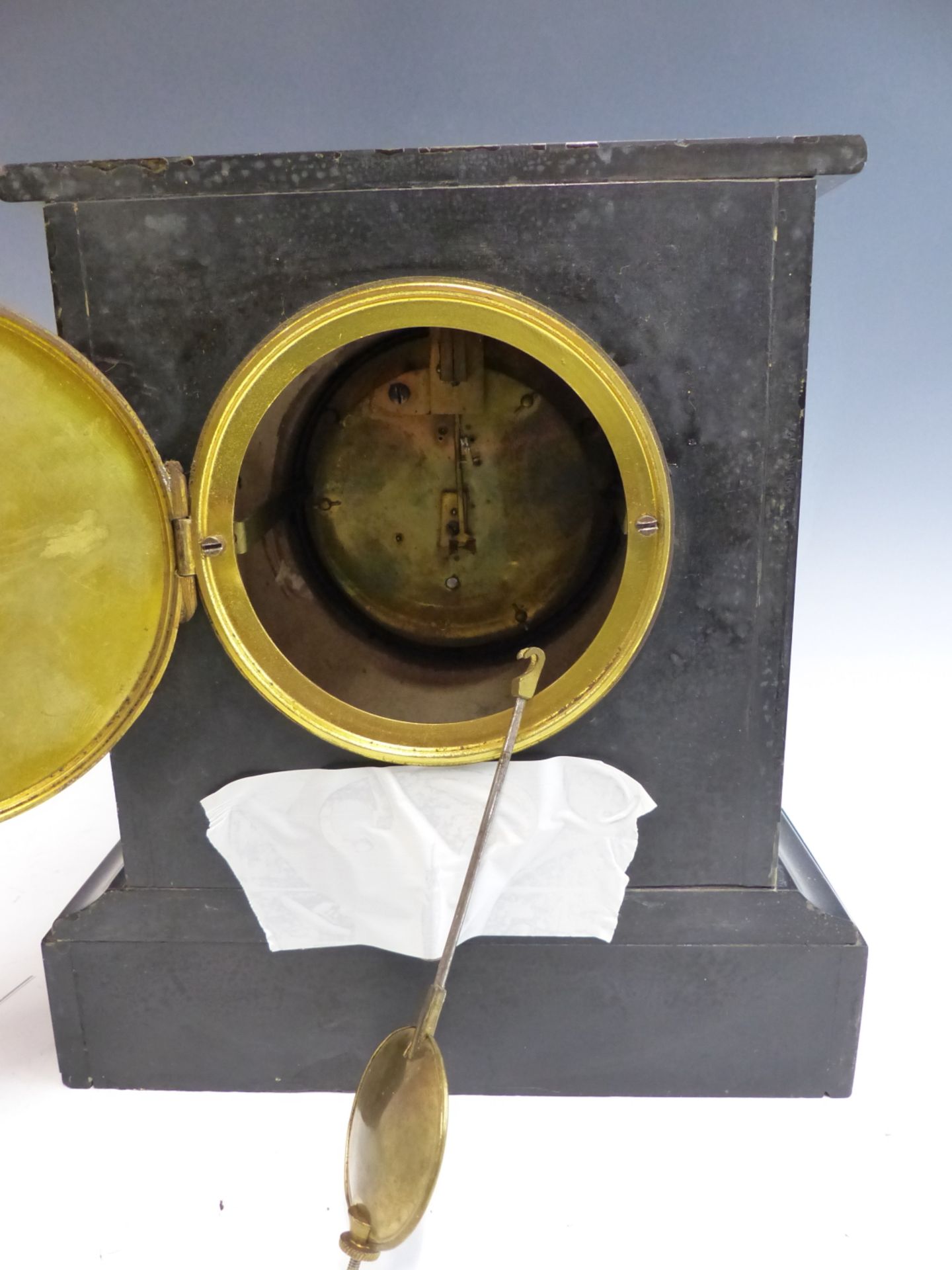 A LATE VICTORIAN BLACK SLATE AND MARBLE INLAID MANTLE CLOCK. - Image 3 of 3